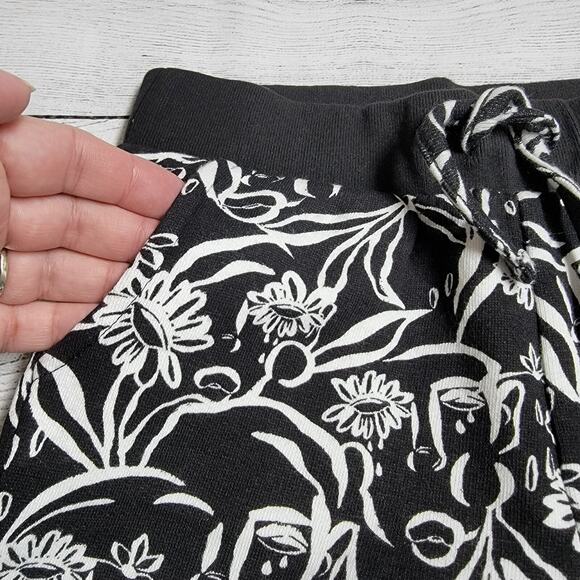 Nordstrom By Cristina Martinez Cozy Joggers Blooming Faces Black White Size 5 - Picture 5 of 8